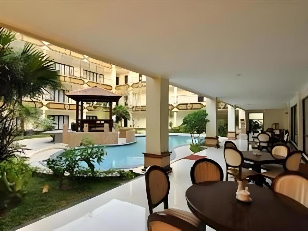 Yusro Hotel Restaurante y Convention Jombang Exterior foto