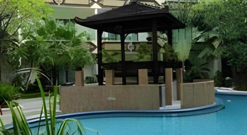 Yusro Hotel Restaurante y Convention Jombang Exterior foto