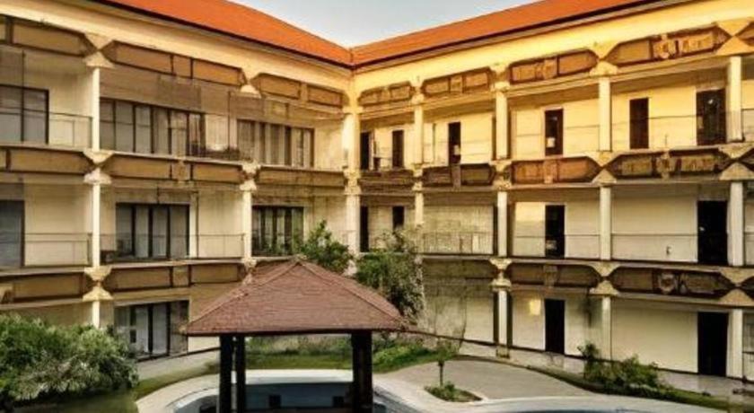 Yusro Hotel Restaurante y Convention Jombang Exterior foto