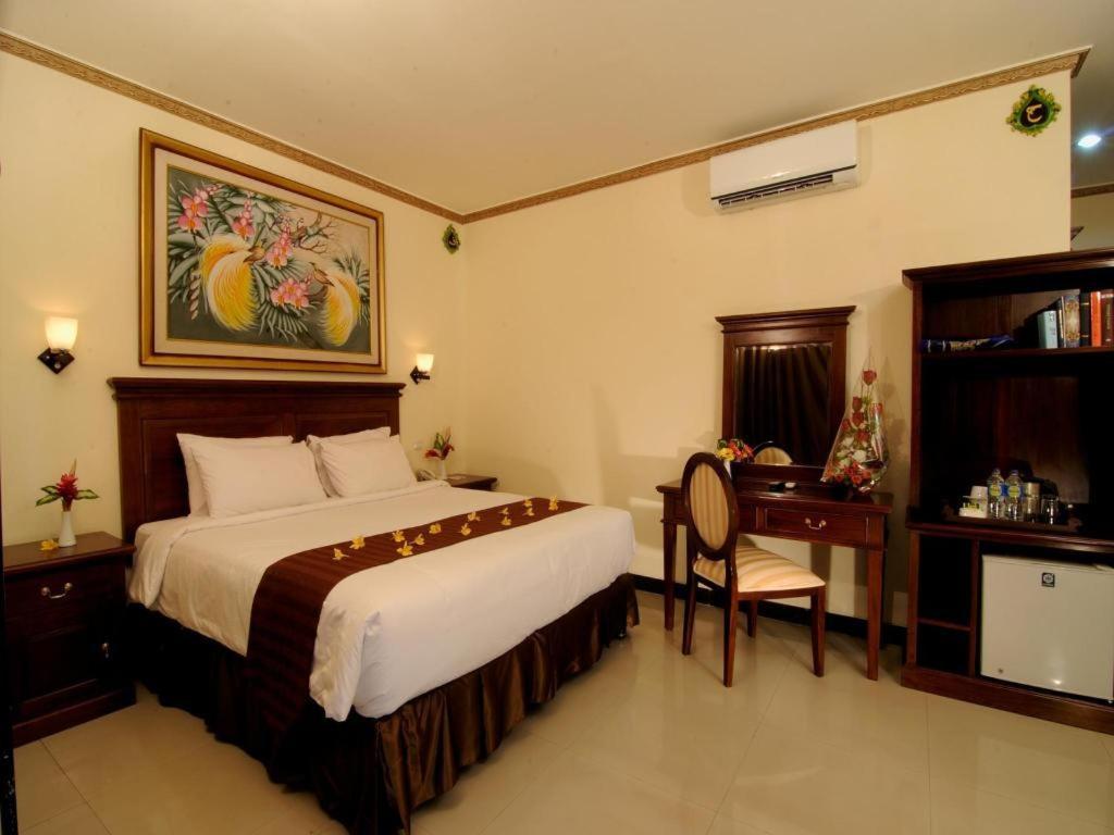 Yusro Hotel Restaurante y Convention Jombang Exterior foto