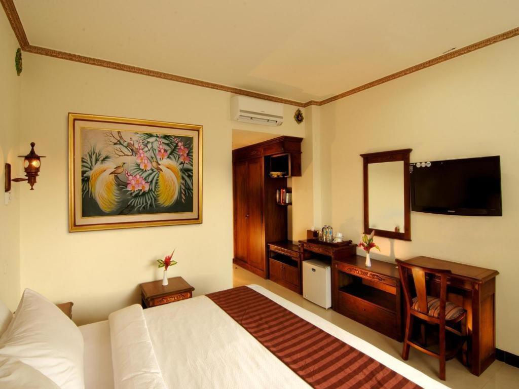 Yusro Hotel Restaurante y Convention Jombang Exterior foto